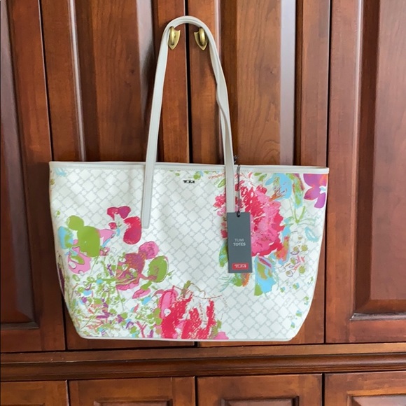 Tumi Handbags - NWT Tumi Everyday Floral Print tote